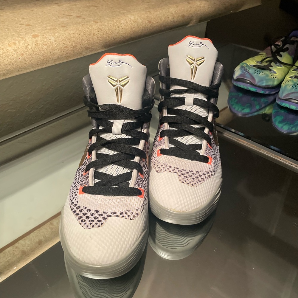 I am selling Kobe 9 elite and there in shape